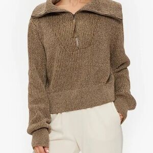 Like New Varley Women's Mentone Half Zip sweater in olive green, size large